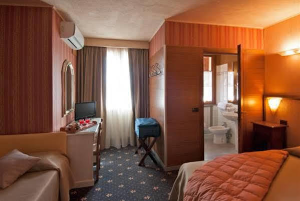 Holiday Rooms Antica Badia Волтера Екстериор снимка